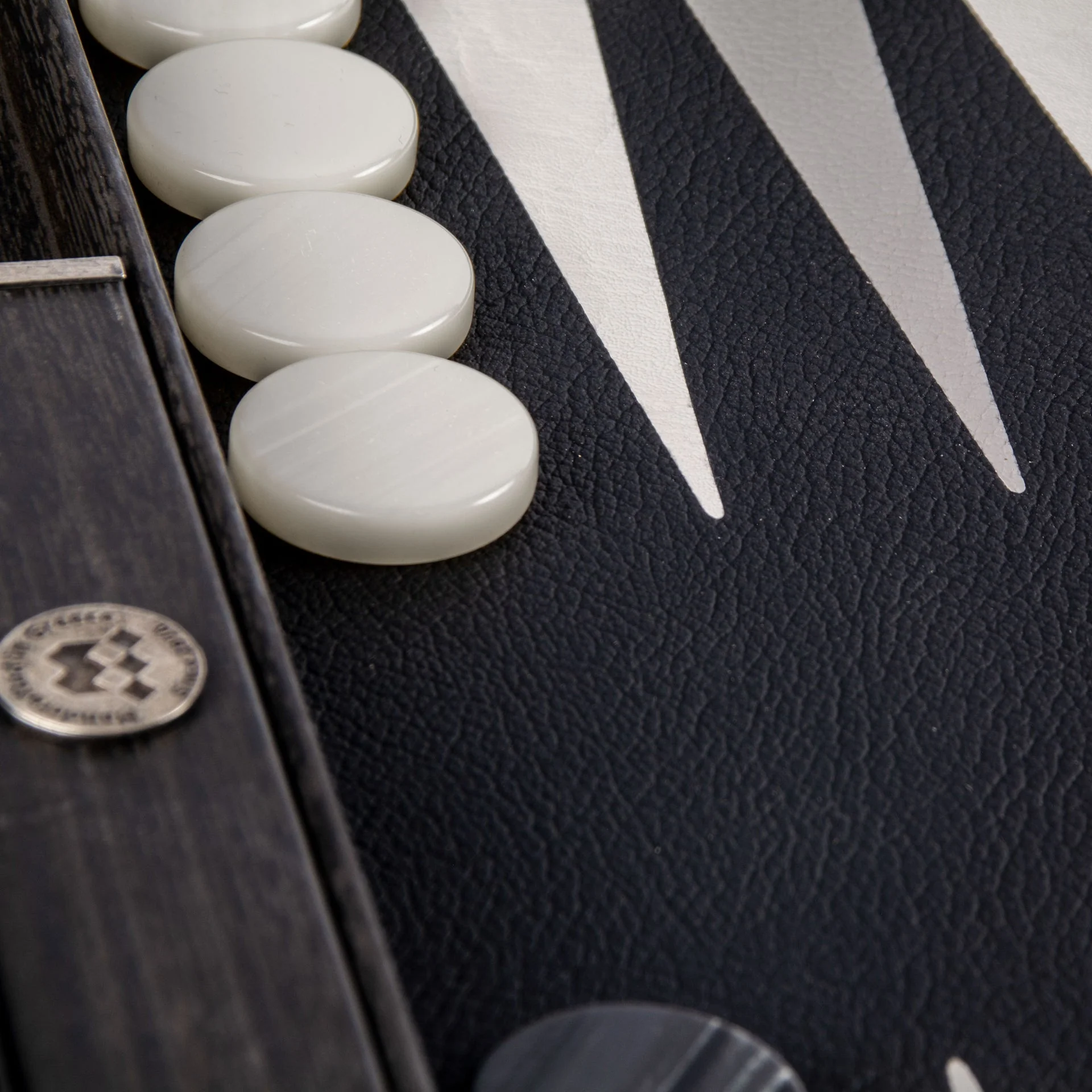Backgammon en Bois et Cuir Vegan - Noir - Image 3